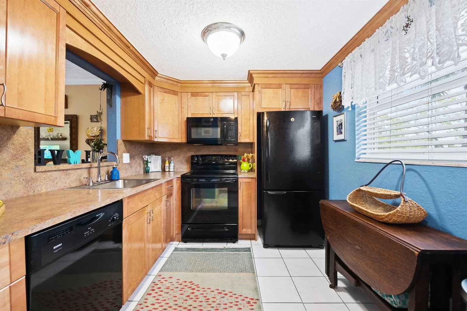 8004 Lagos De Campo Boulevard # C-203, Tamarac FL 33321