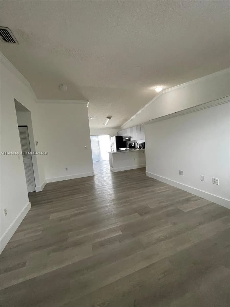 3375 W 76th St # 211, Hialeah FL 33018