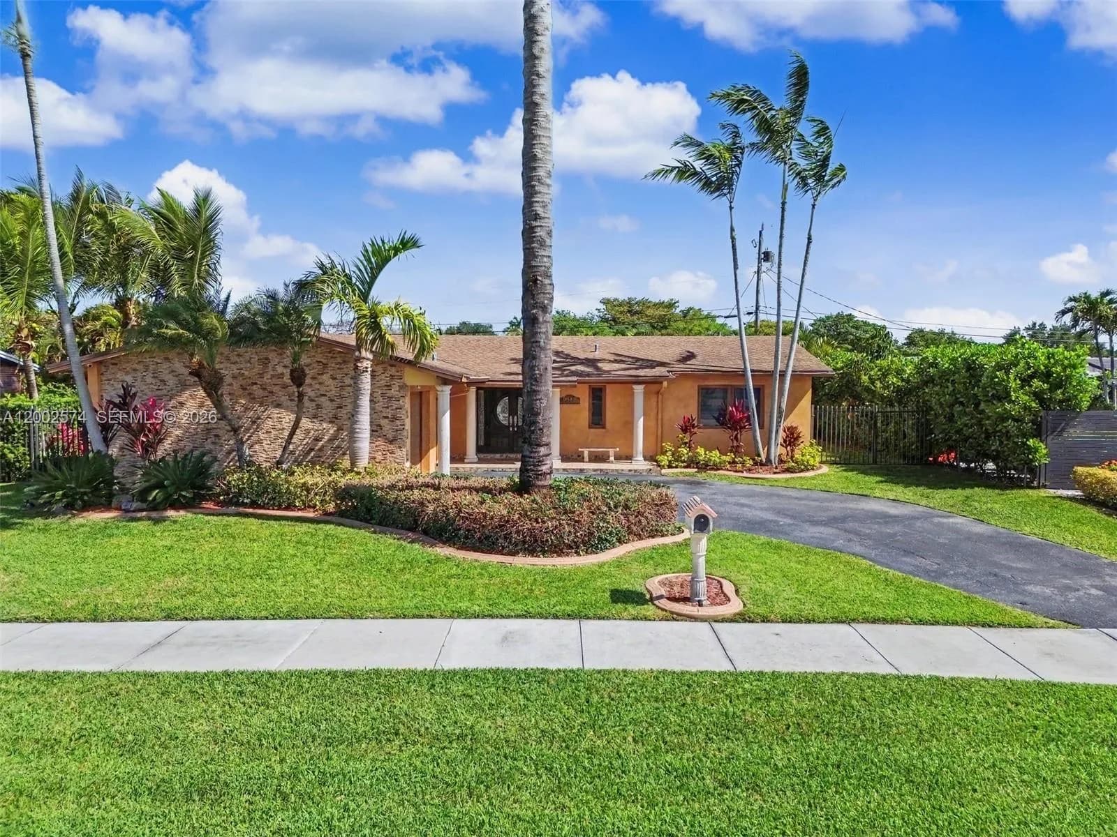 9837 SW 194th St, Cutler Bay FL 33157