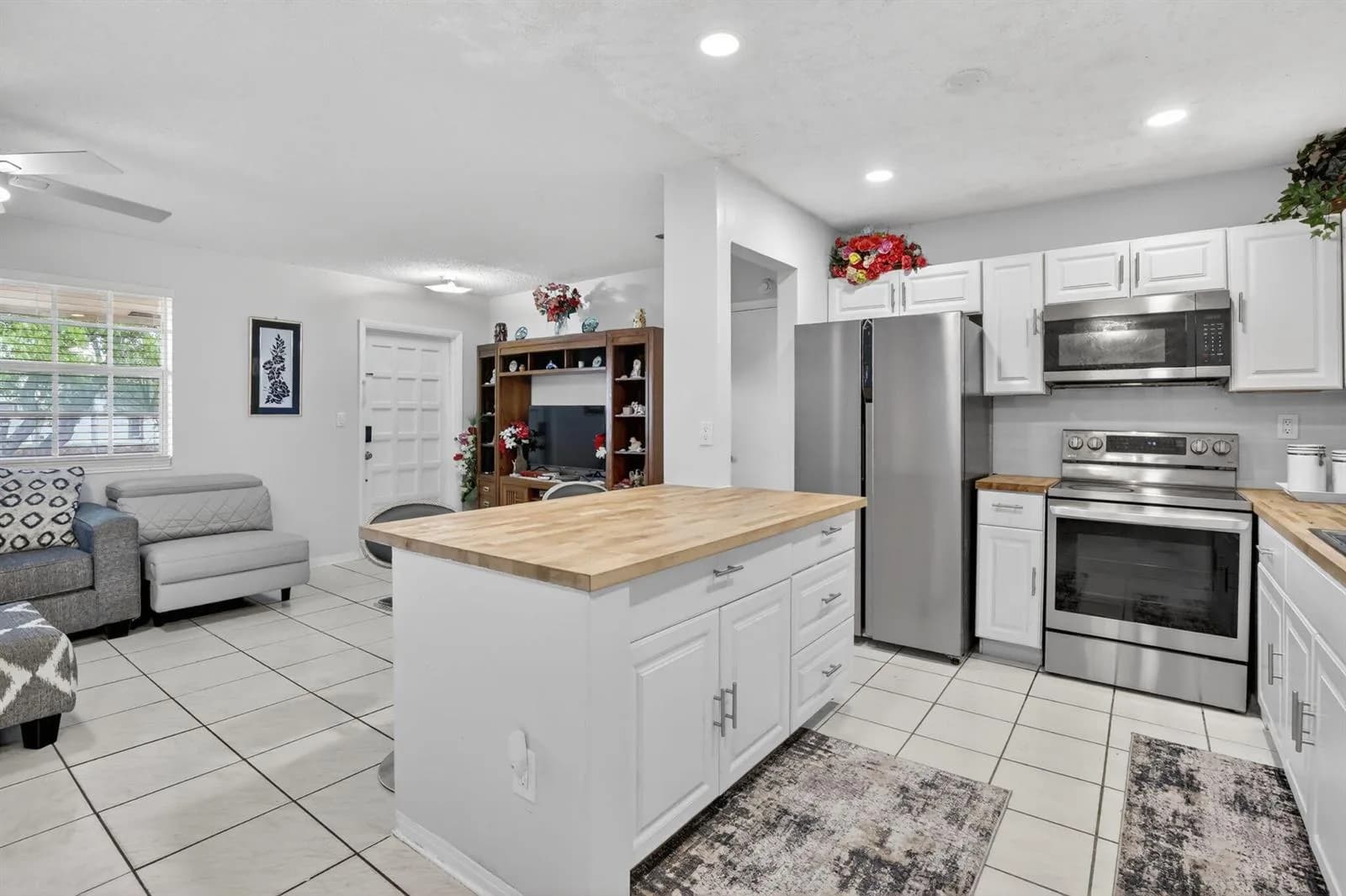 1411 NW 89th Avenue, Pembroke Pines FL 33024