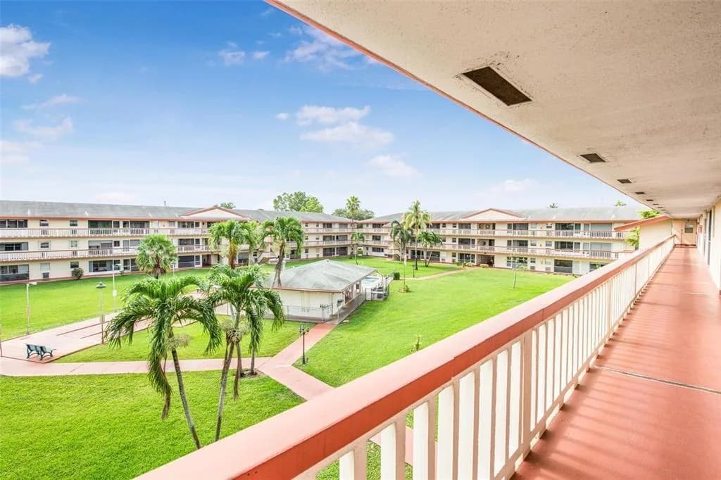 5300 Washington Street # D206, Hollywood, FL 33021