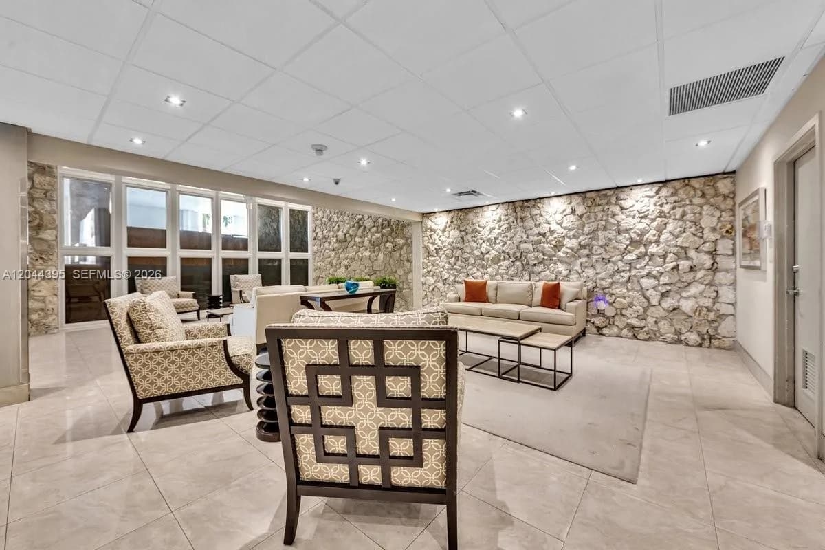 3111 N Ocean Dr # 904, Hollywood FL 33019