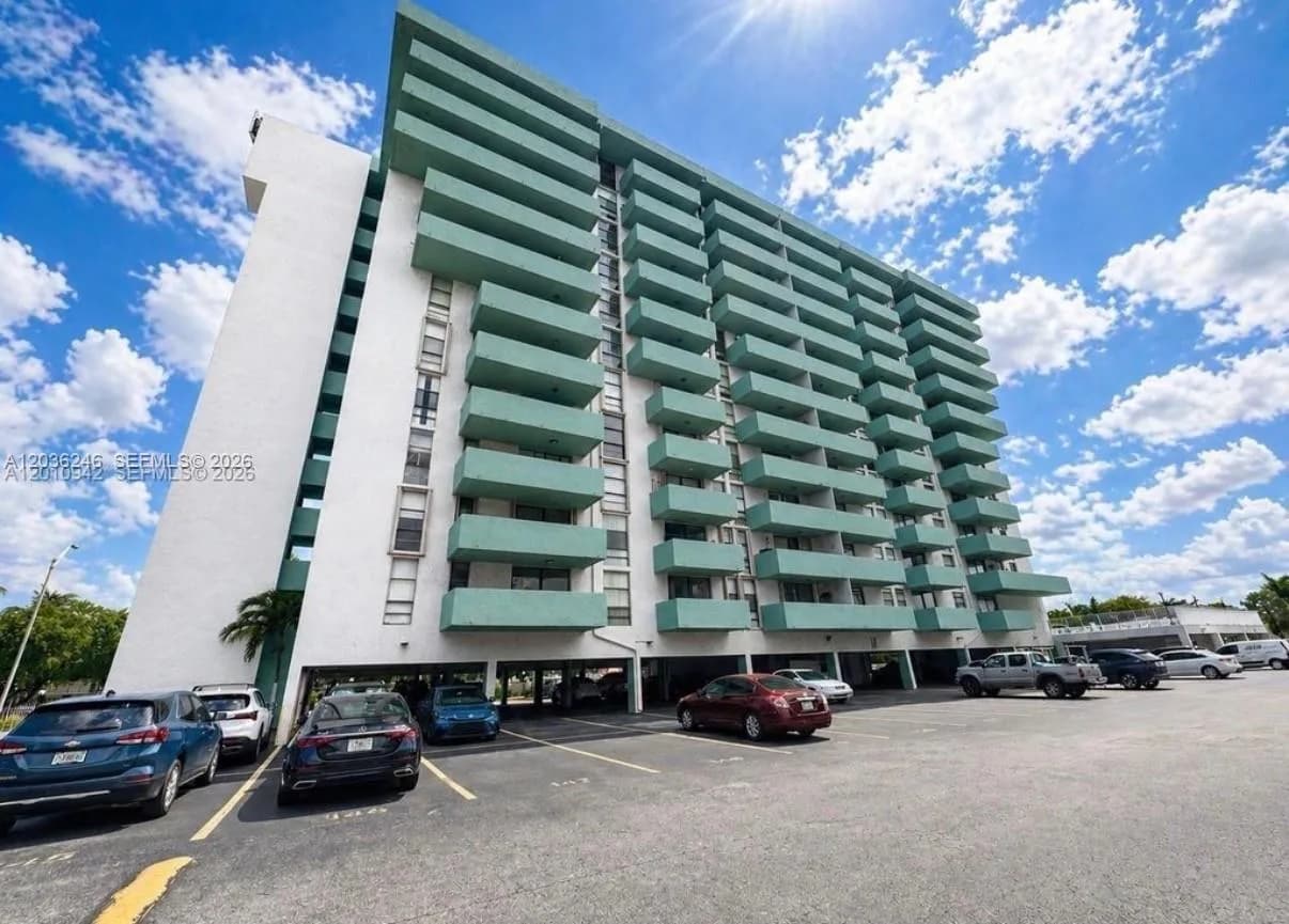 1825 W 44th Pl # 1107, Hialeah FL 33012