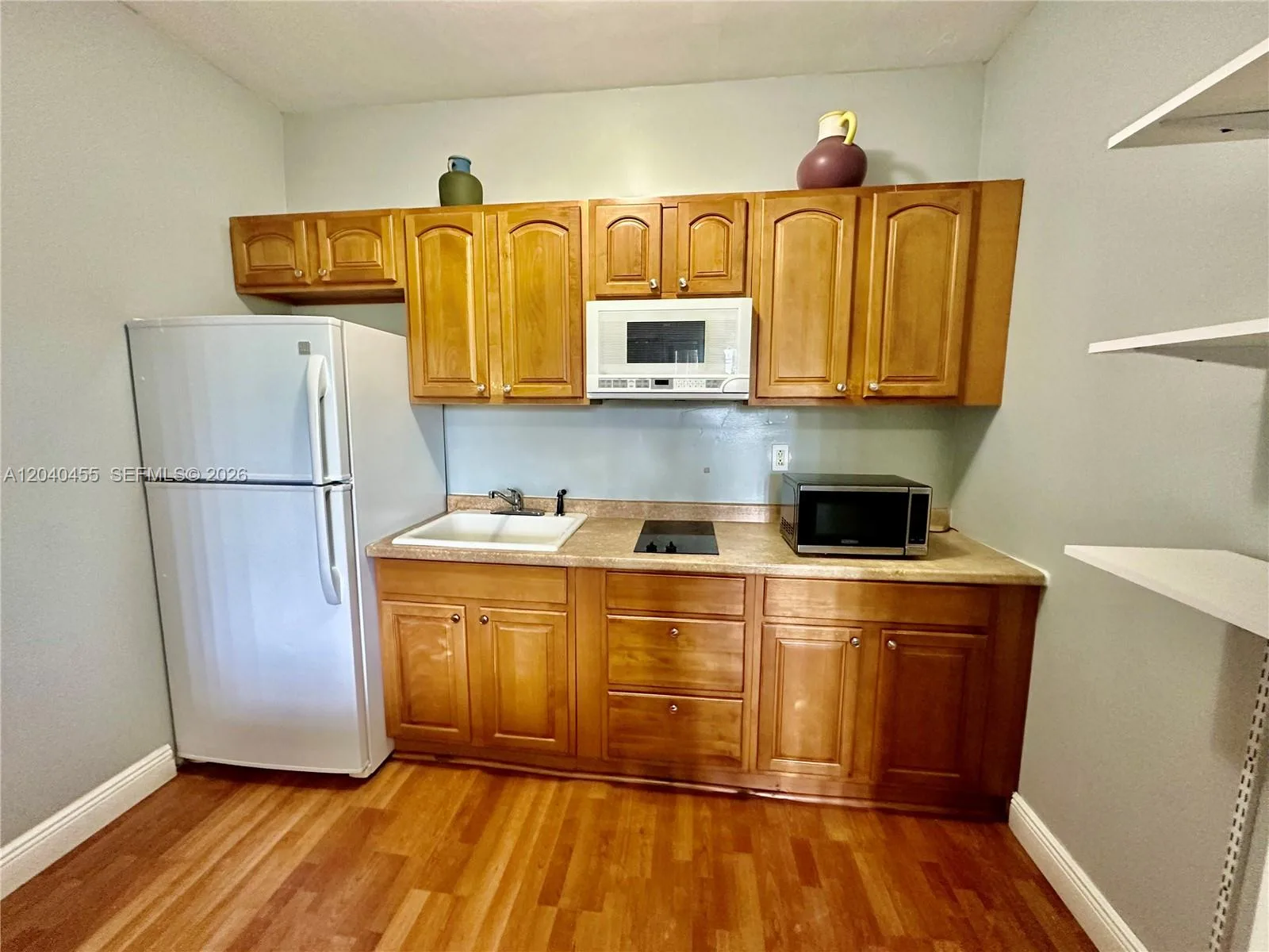 26 Diplomat Pkwy # 2368, Hallandale Beach FL 33009