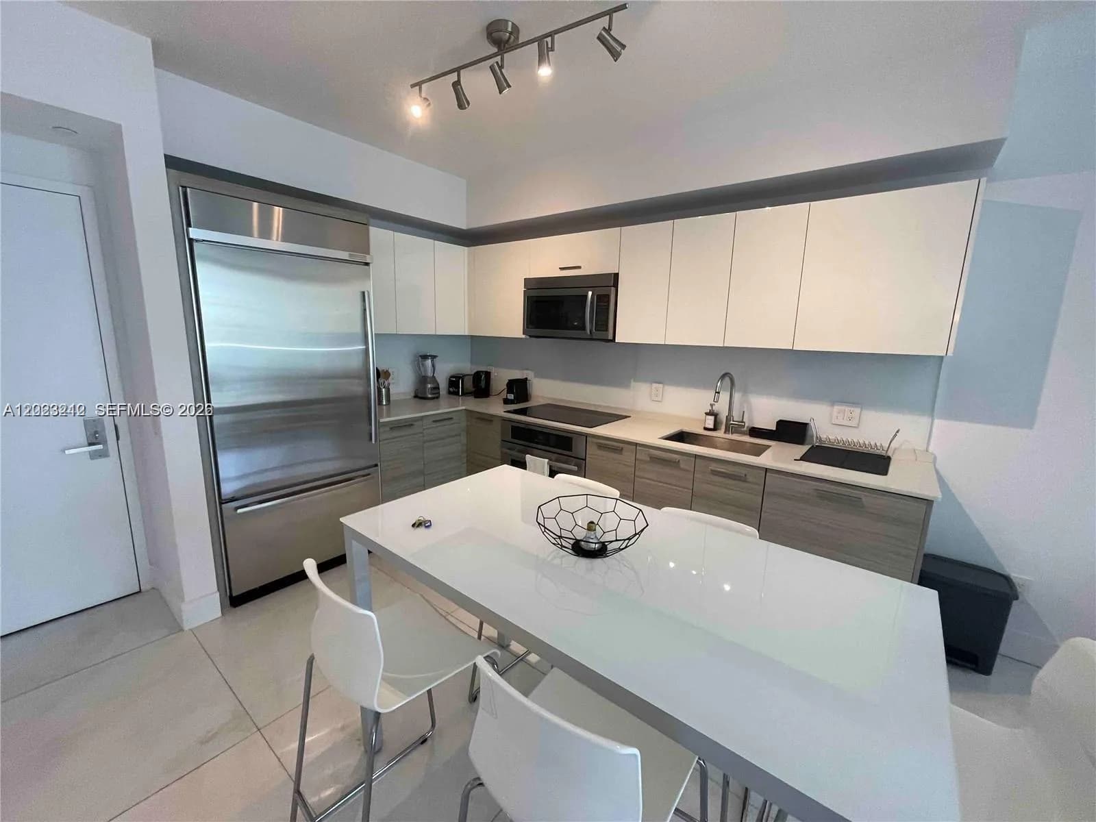 1300 Brickell Bay Dr # 2304, Miami FL 33131