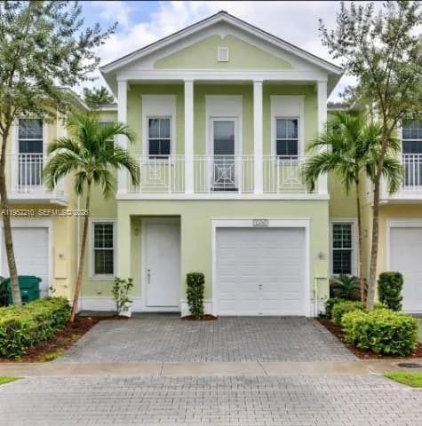 10780 NW 74th Ln, Doral FL 33178