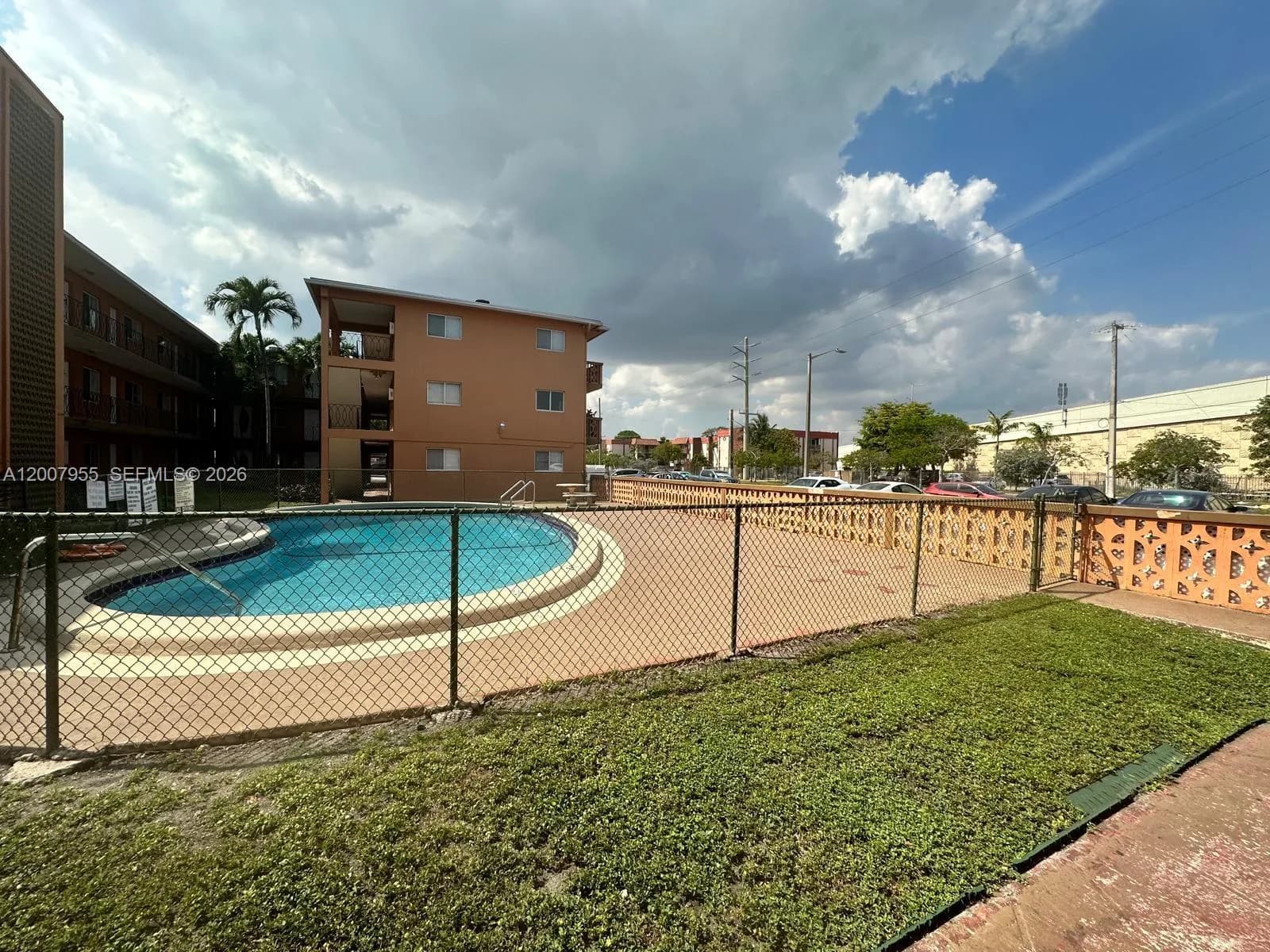 2330 NW 11th St # 33, Miami, FL 33125