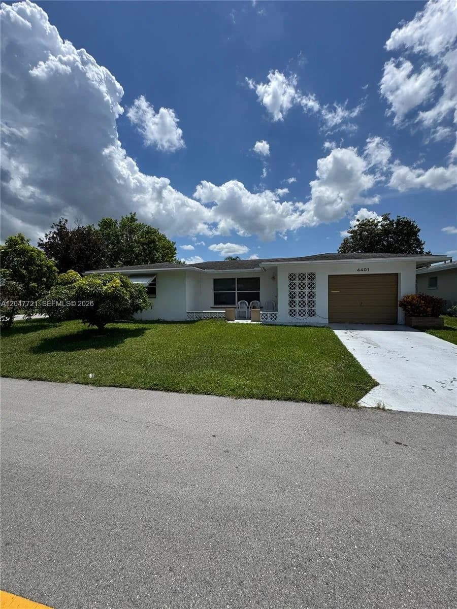 4401 NW 43rd Ter, Tamarac, FL 33319