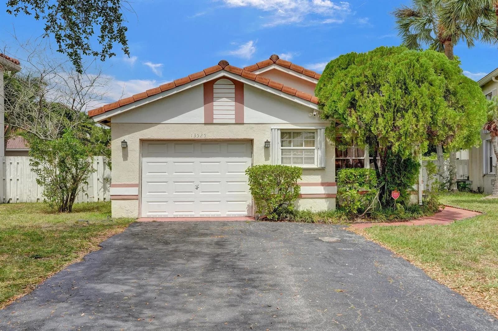 13525 NW 5th Court, Plantation FL 33325