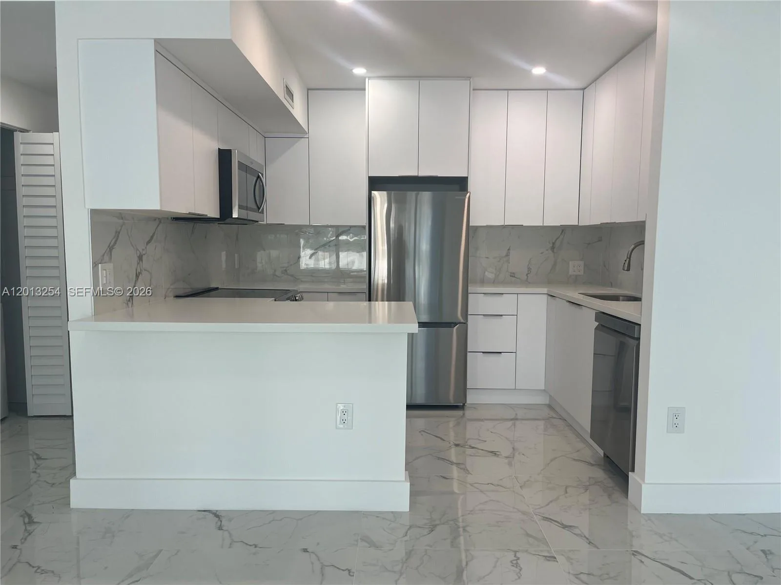 3505 S Ocean Dr # 210, Hollywood, FL 33019