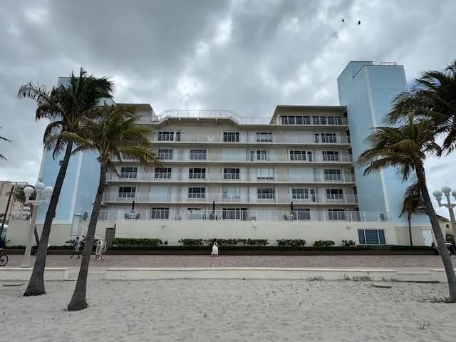 300 Oregon Street # 401, Hollywood FL 33019