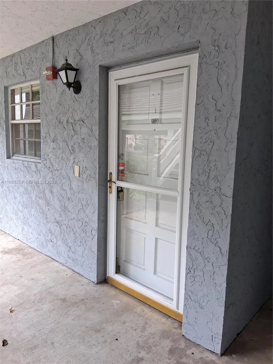 7556 Stirling Rd # 123, Davie FL 33024