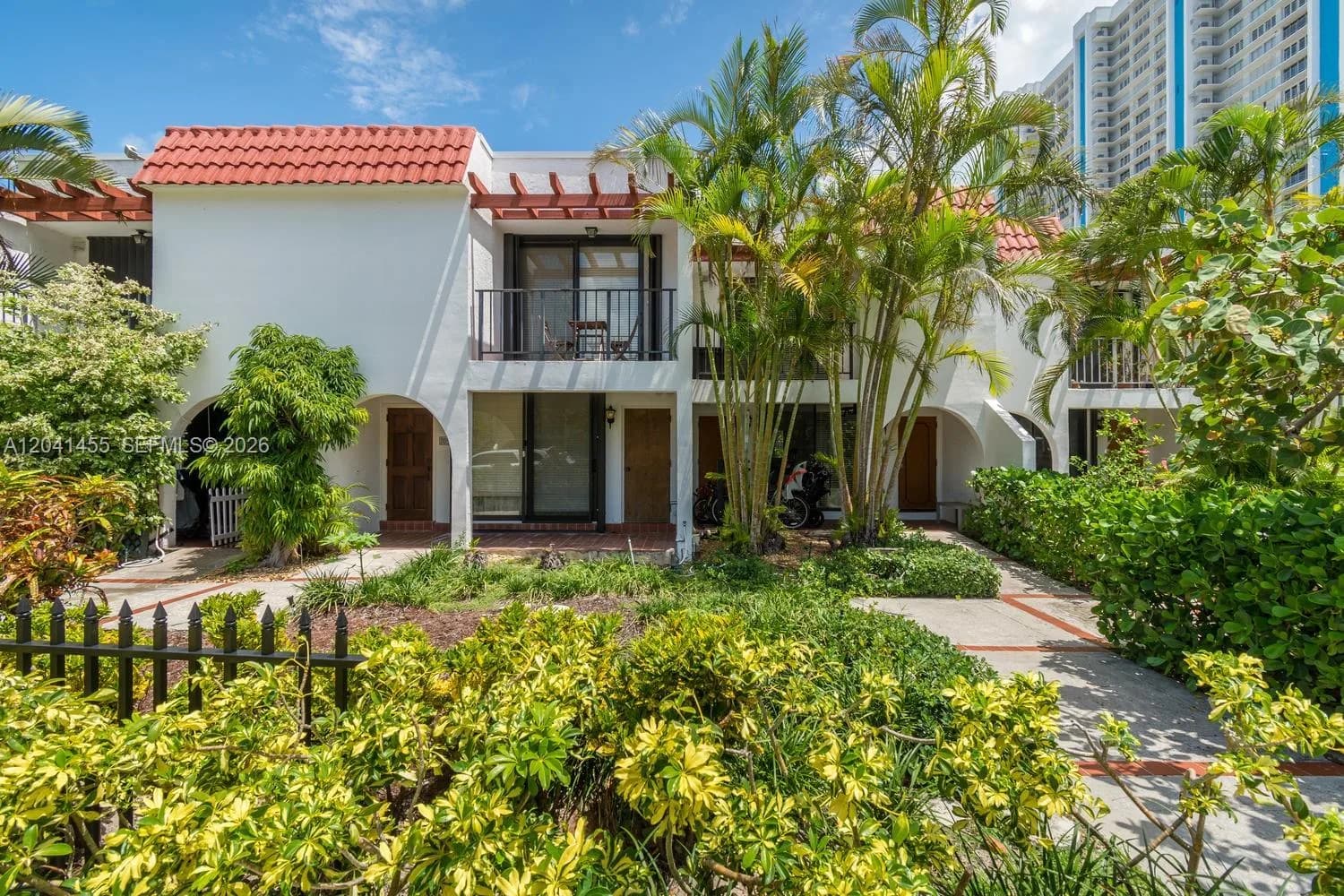 425 Grapetree Dr # 206, Key Biscayne FL 33149