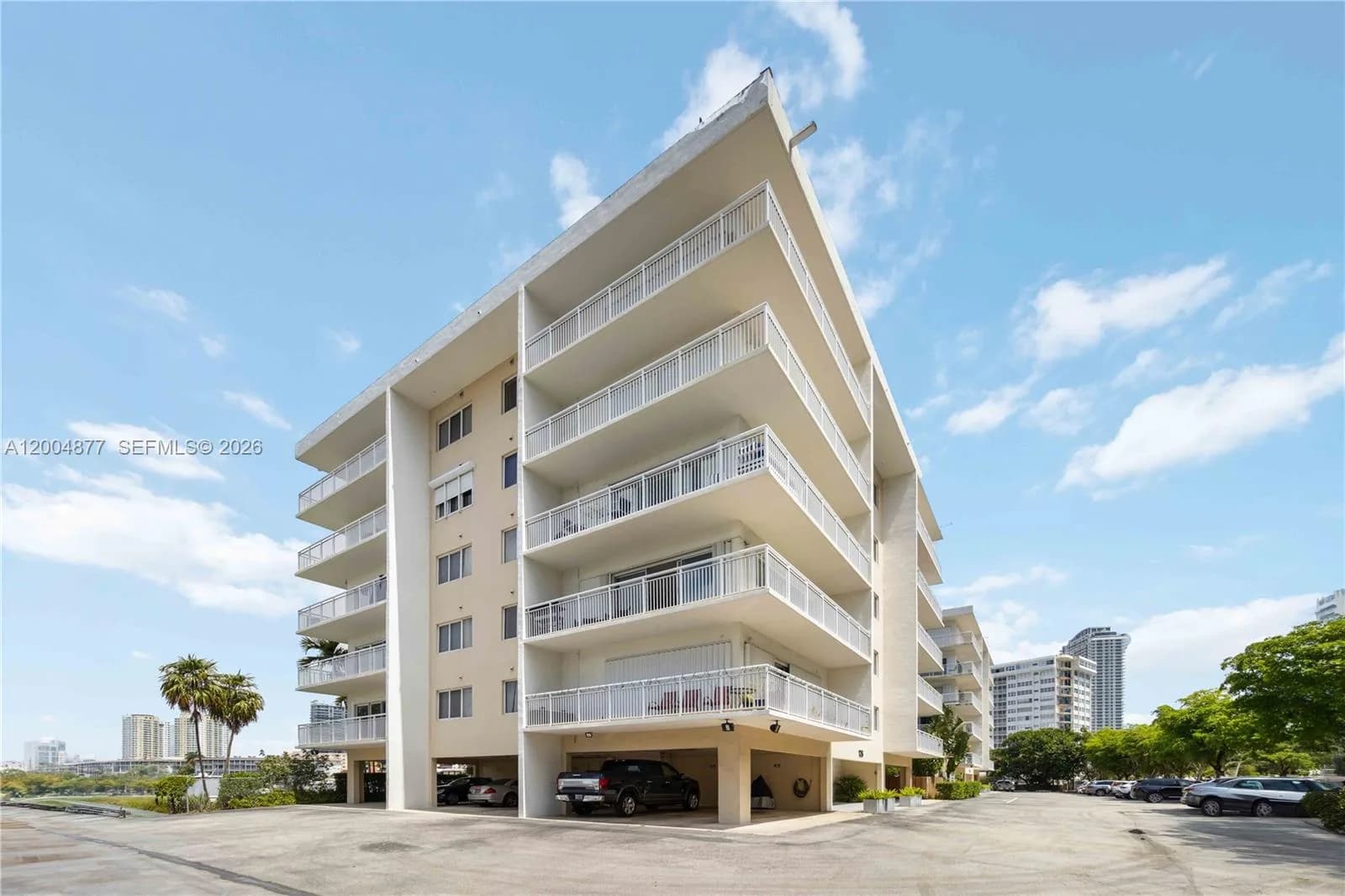 126 Golden Isles Dr # 32A, Hallandale Beach FL 33009