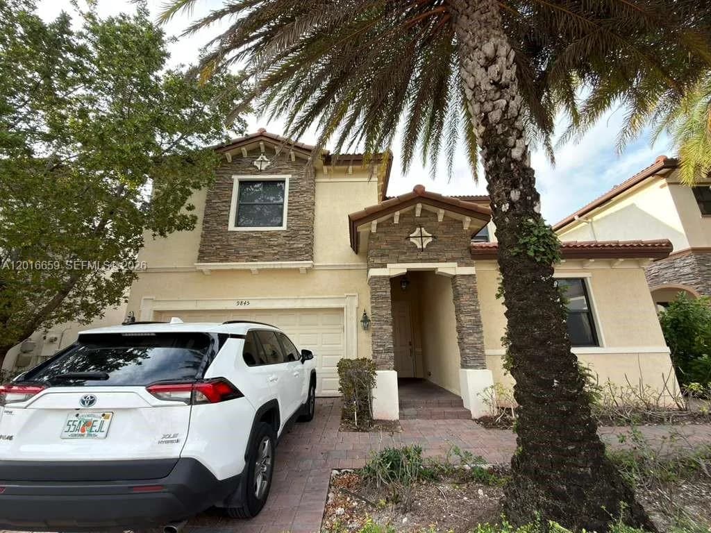 9845 NW 86th Ter, Doral FL 33178