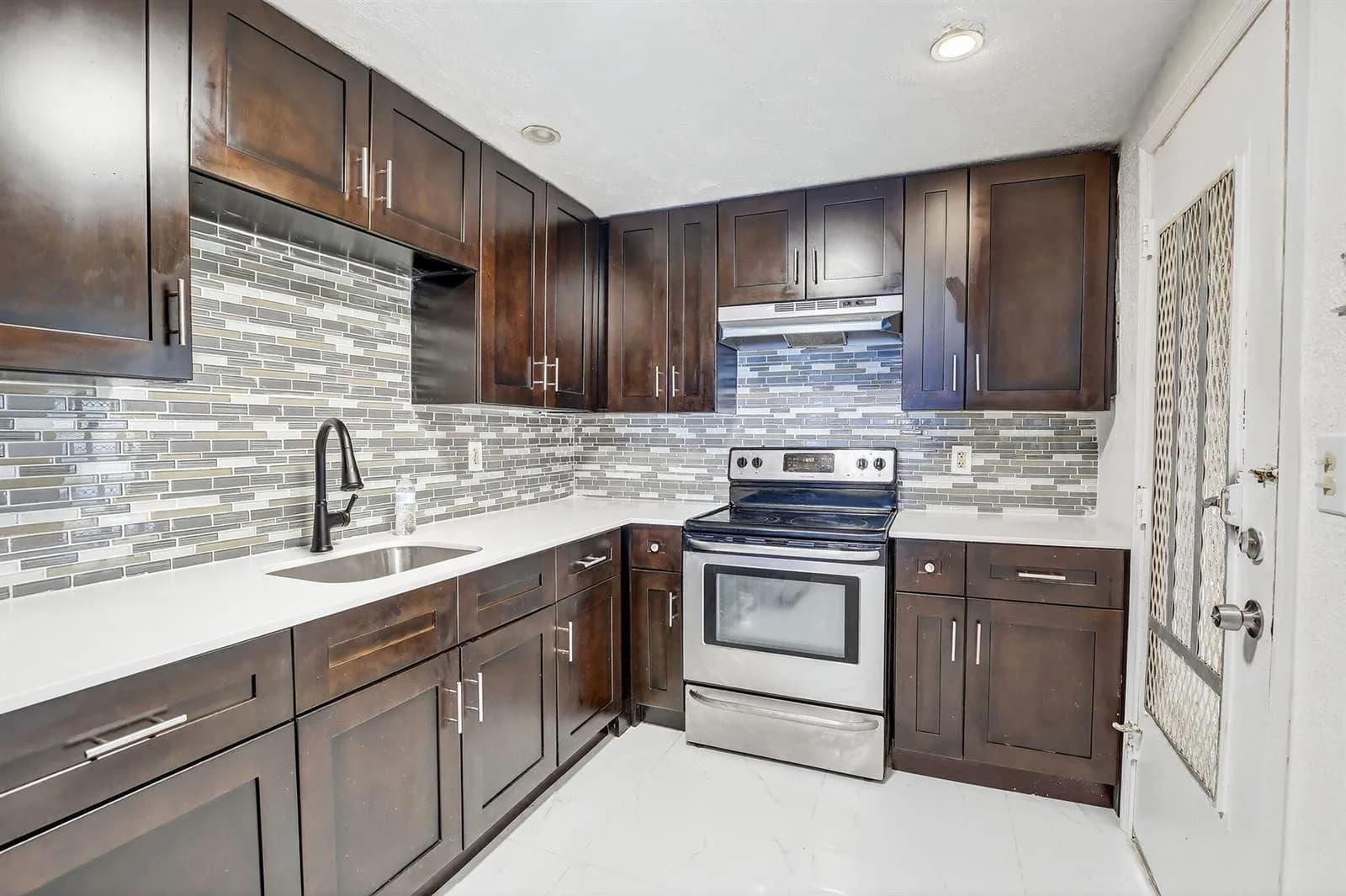 4770 NW 10th Court # 104, Plantation, FL 33313