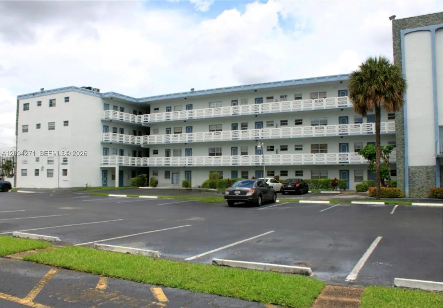 4090 NW 42nd Ave # 304, Lauderdale Lakes FL 33319