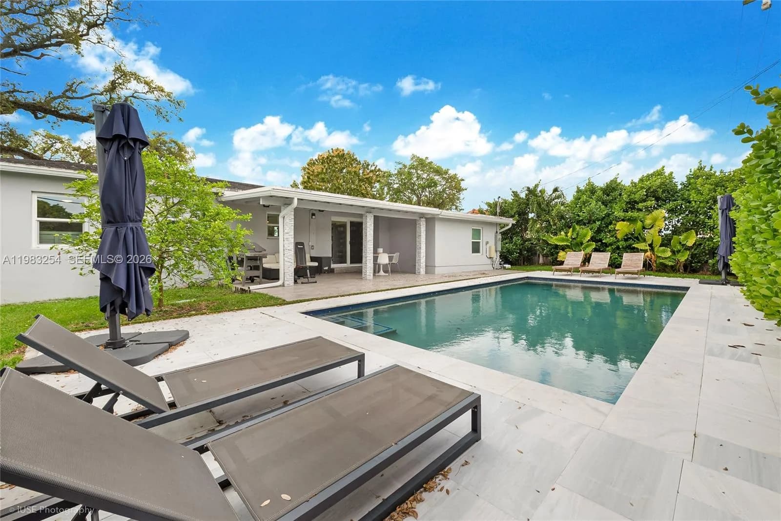 7235 SW 39th St, Miami FL 33155