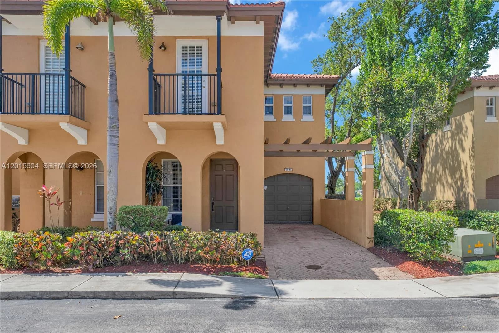 6893 Julia Gardens Dr, Coconut Creek, FL 33073
