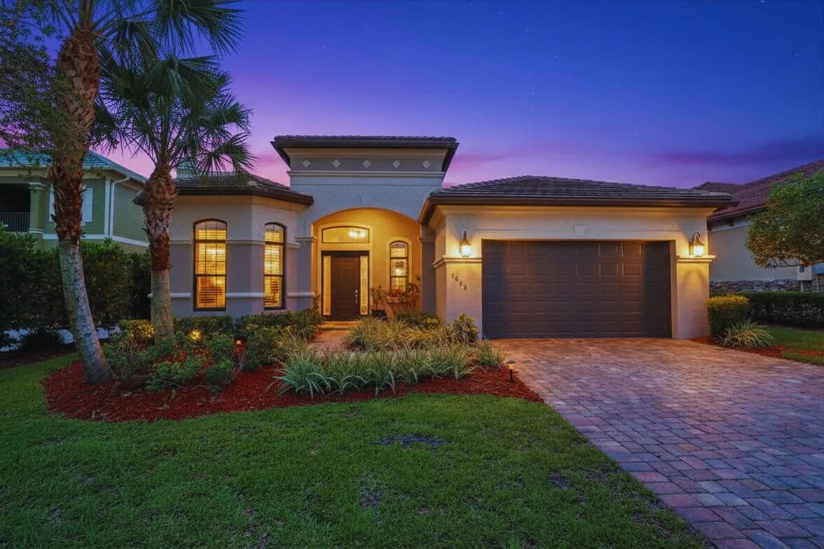 1042 NE Savanna Oaks Way, Jensen Beach FL 34957