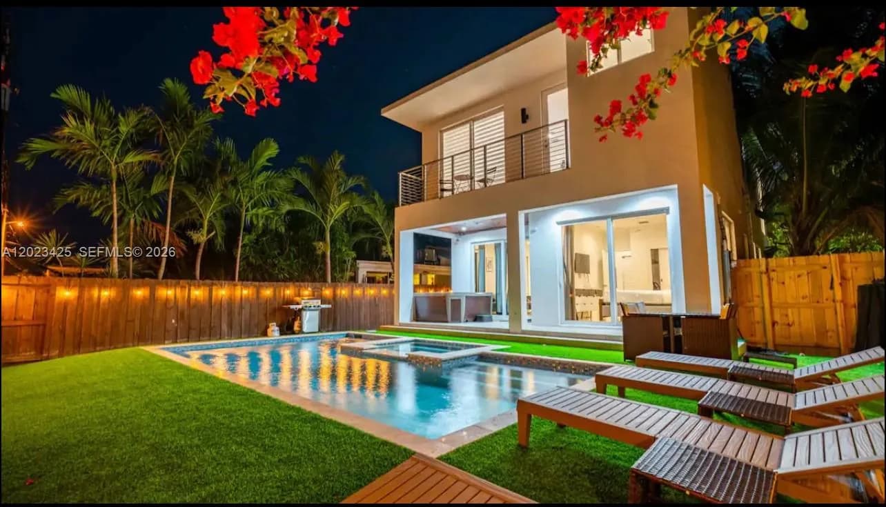 1547 Jackson St, Hollywood FL 33020
