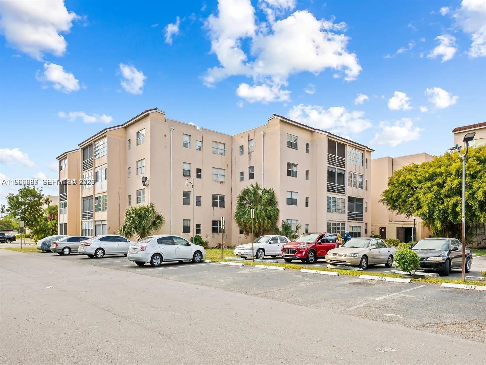 2840 Somerset Dr # 400M, Lauderdale Lakes, FL 33311