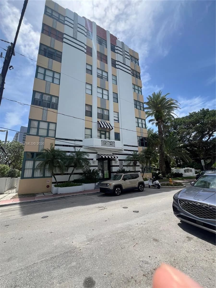 2421 Lake Pancoast Dr # 4D, Miami Beach FL 33140