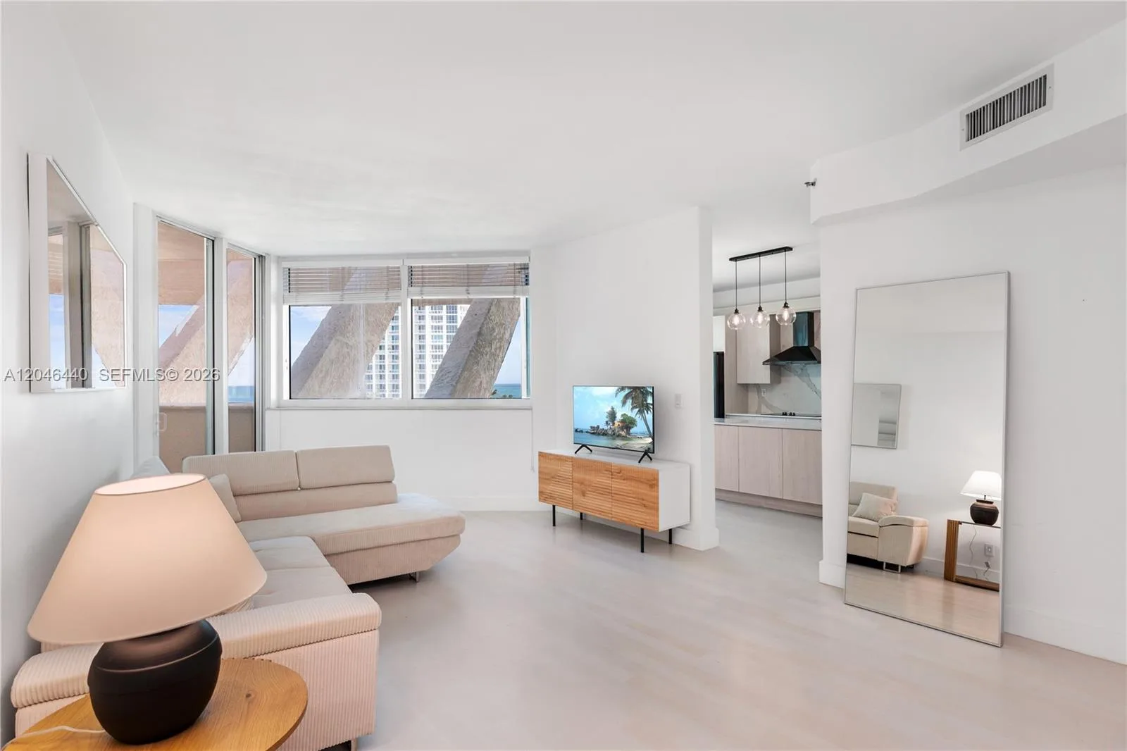 300 S Pointe Dr # 907, Miami Beach, FL 33139