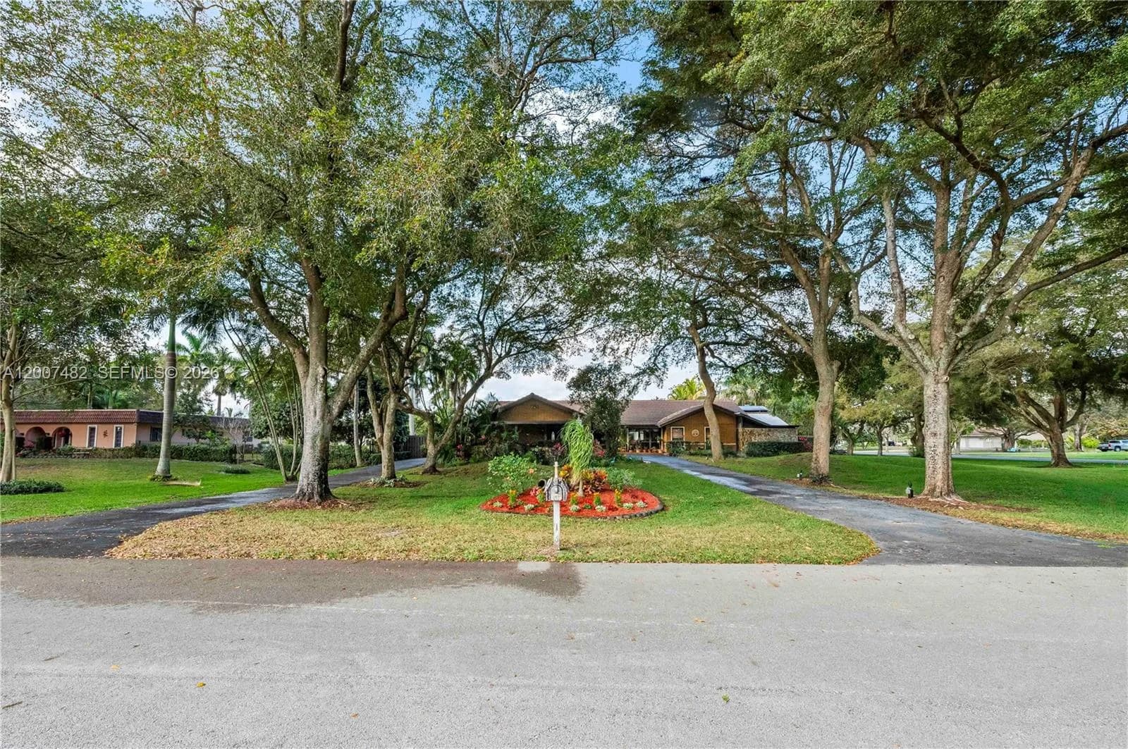10651 SW 27th St, Davie FL 33328