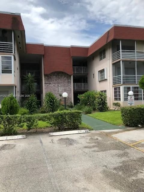 3061 NW 47th Ter # 335B, Lauderdale Lakes, FL 33313