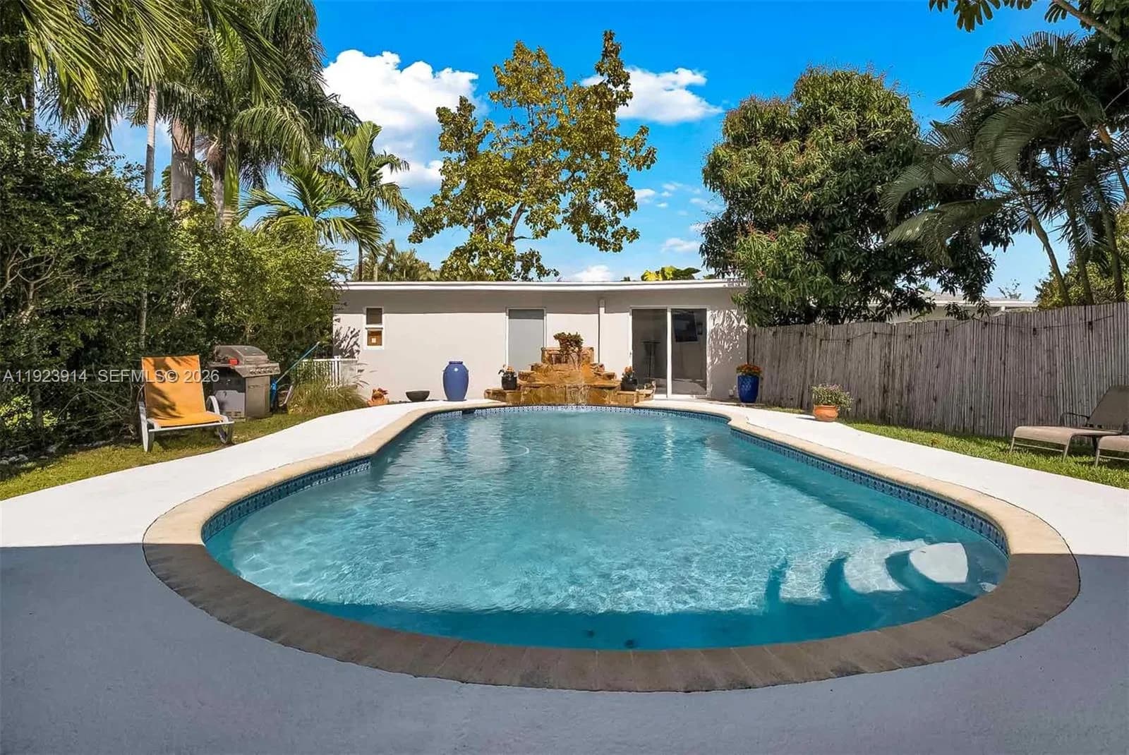 461 NE 115th St, Miami FL 33161