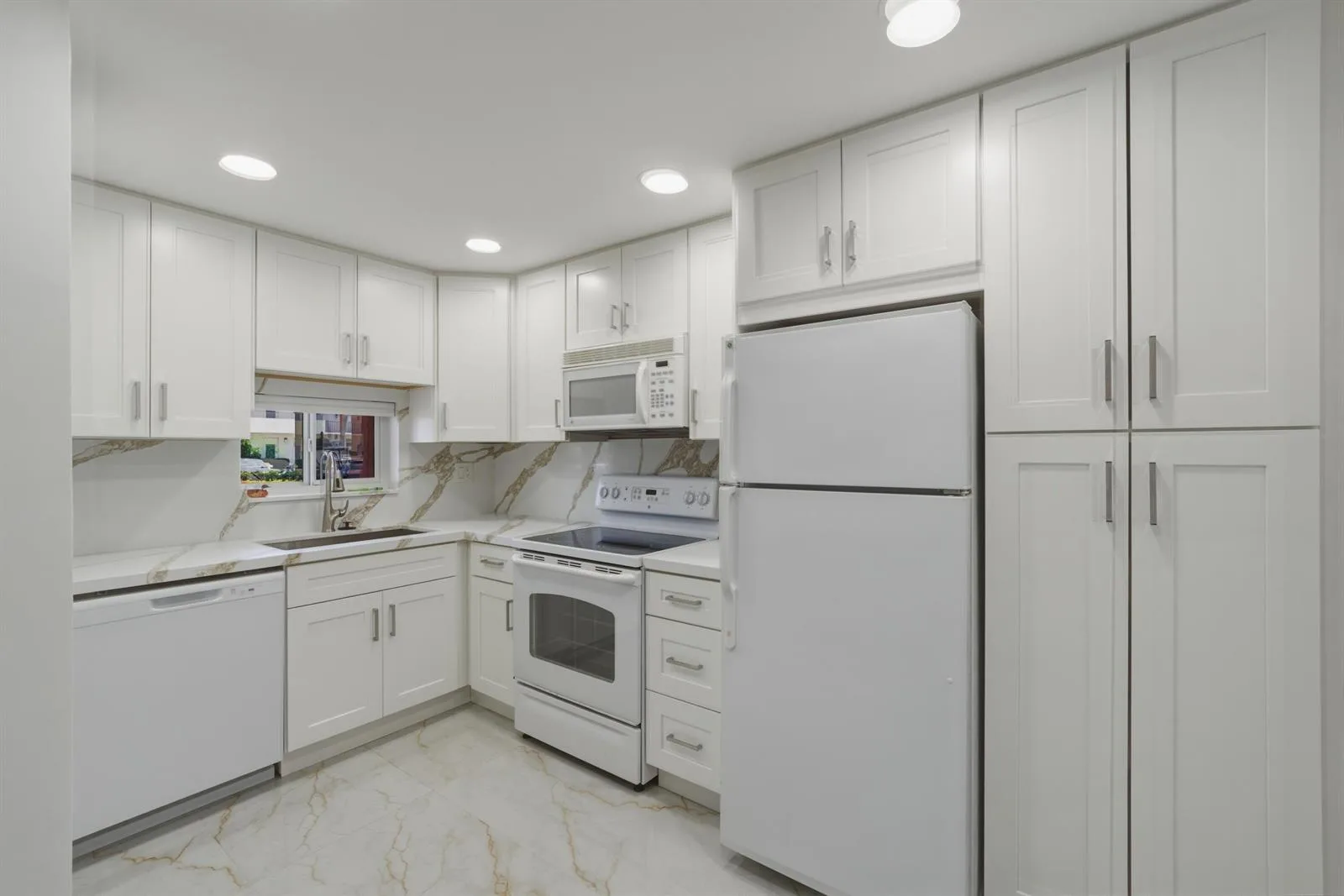 371 S Hollybrook Drive # 106, Pembroke Pines FL 33025