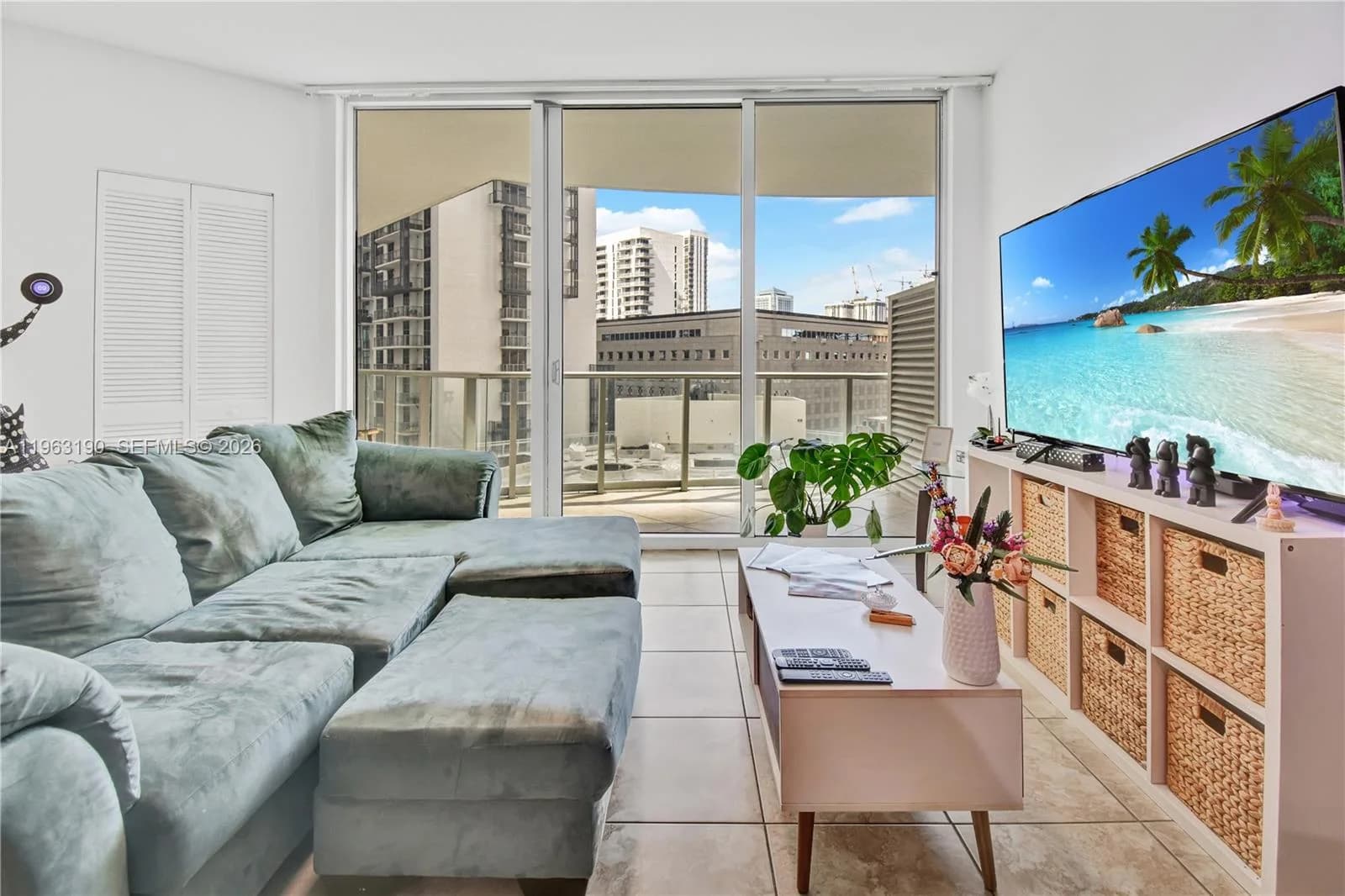 300 S Biscayne Blvd # T-1405, Miami, FL 33131
