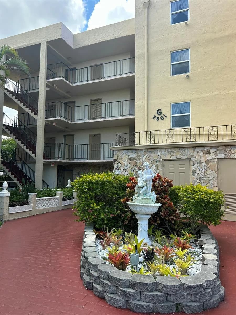 2801 Somerset Drive # 201, Lauderdale Lakes, FL 33311