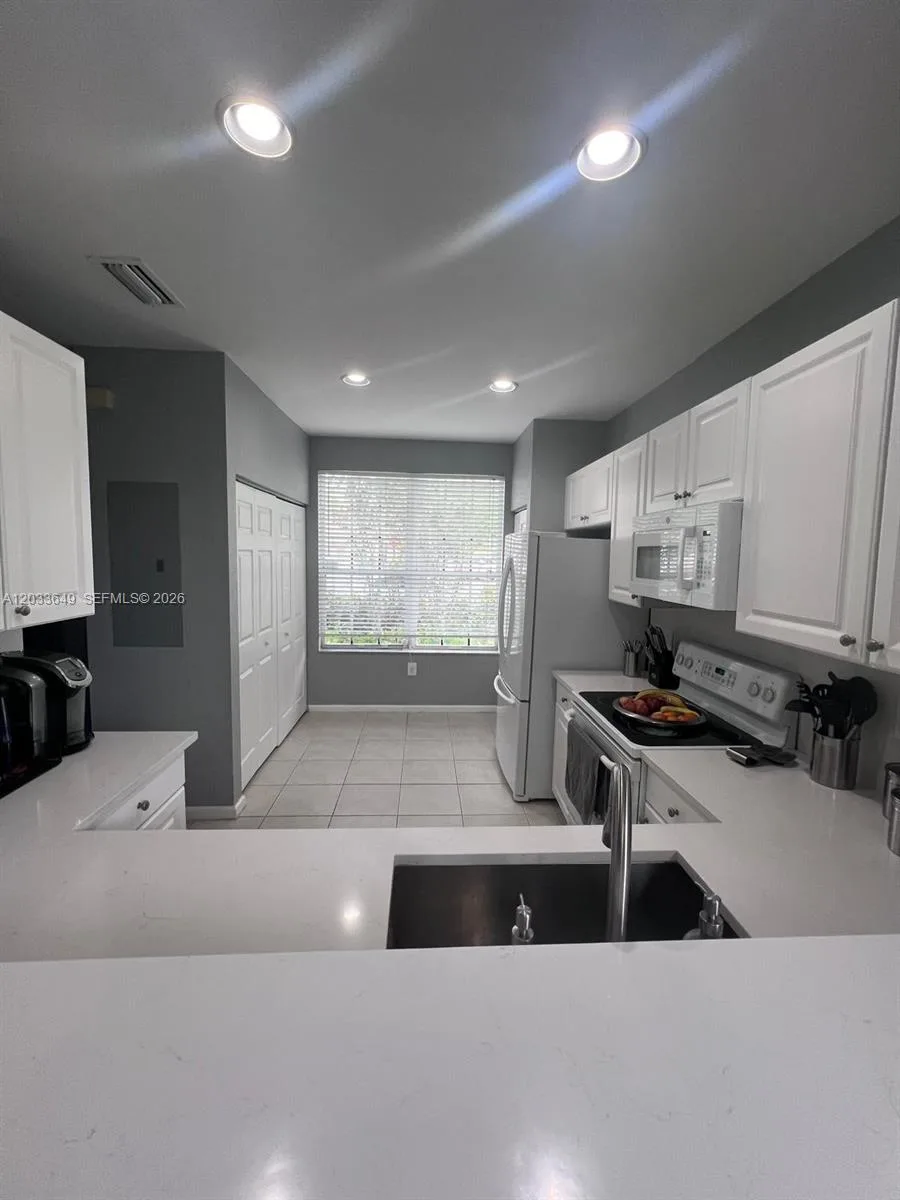 681 NW 42nd Ave, Plantation FL 33317