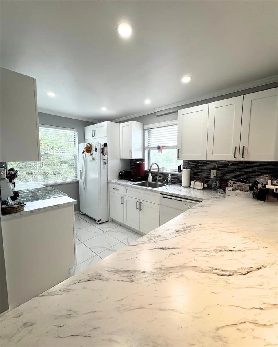 3776 Inverrary Blvd # 301R, Lauderhill FL 33319