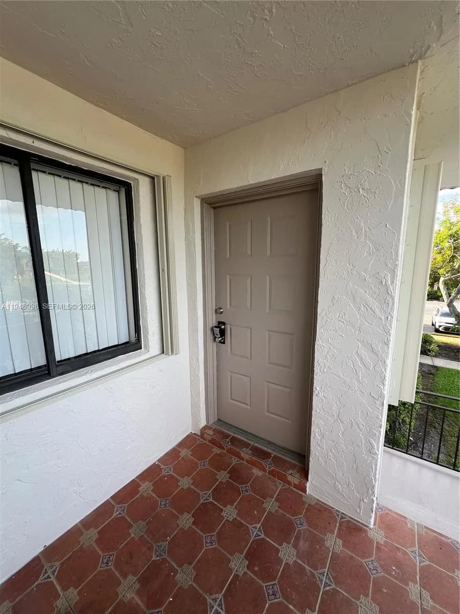 379 Lakeview Dr # 205, Weston FL 33326