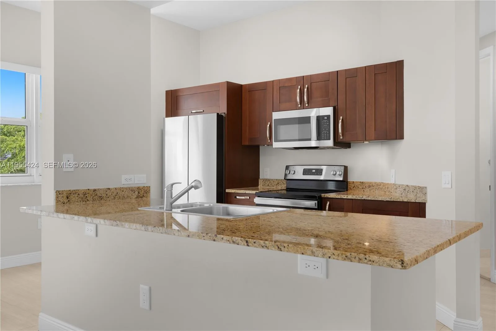 20000 E Country Club Dr # 402, Aventura FL 33180