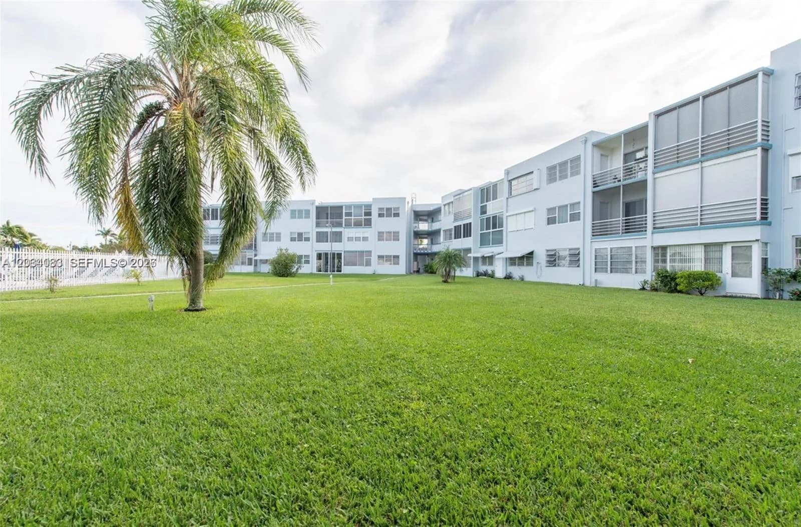 2200 Park Ln # 105, Hollywood, FL 33021