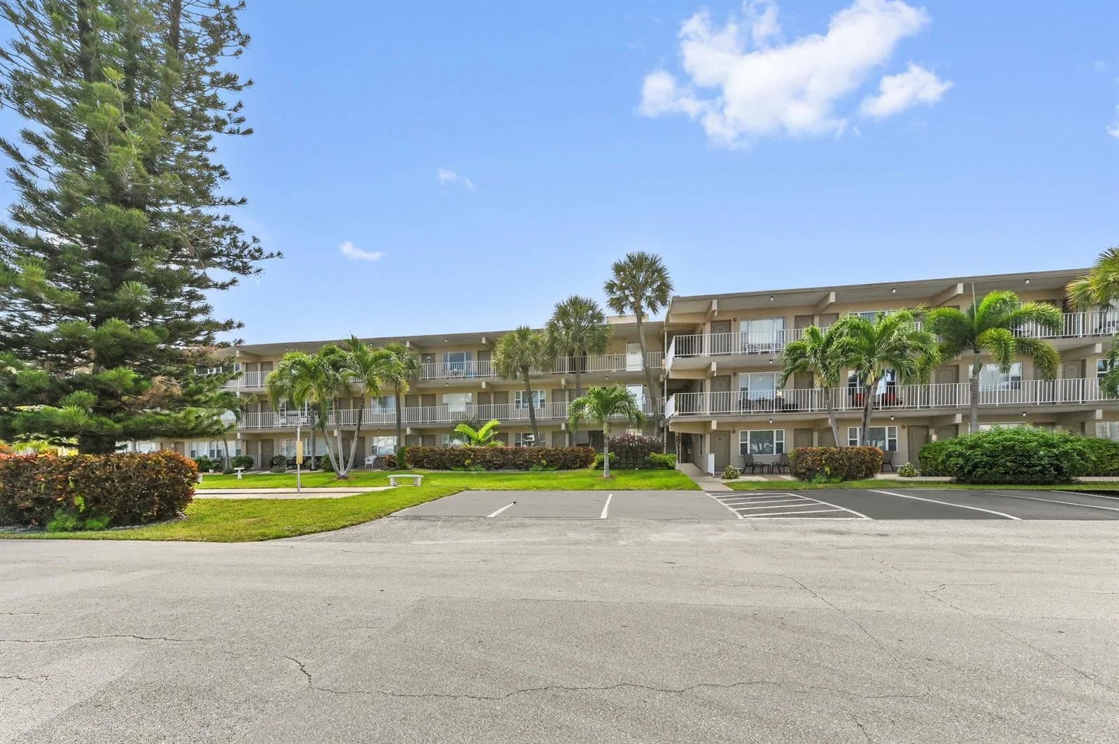 3200 NE 7th Court # 205b, Pompano Beach, FL 33062