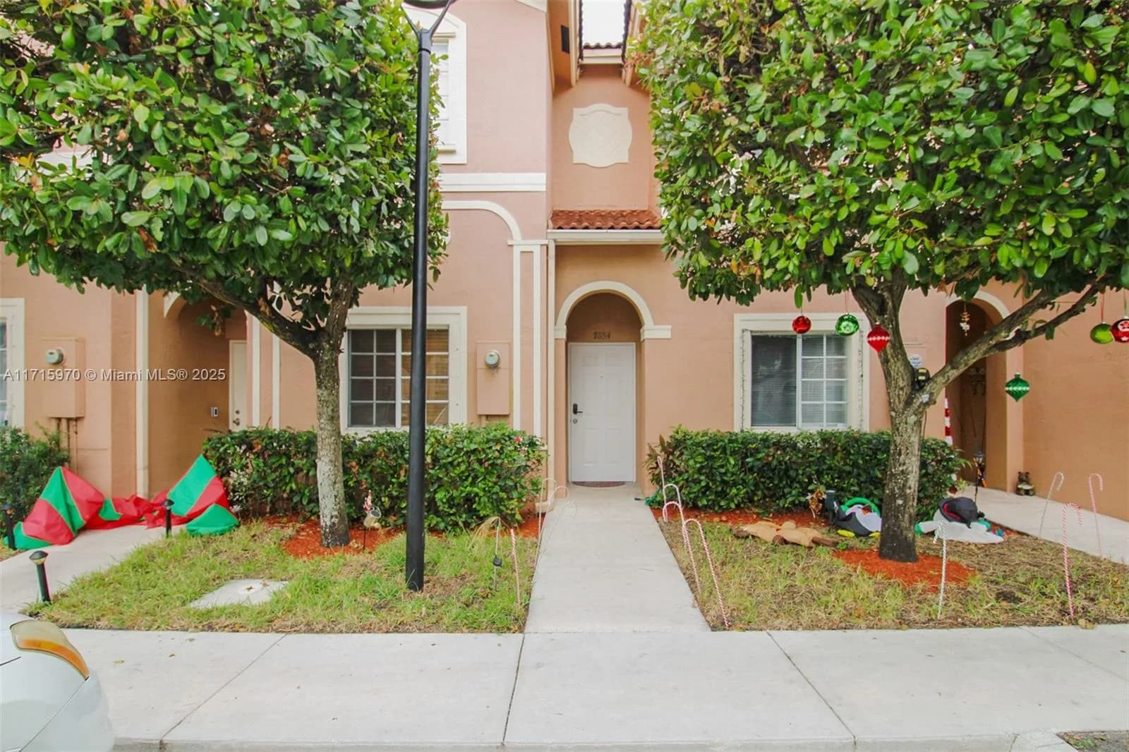 7854 Catalina Cir, Tamarac FL 33321