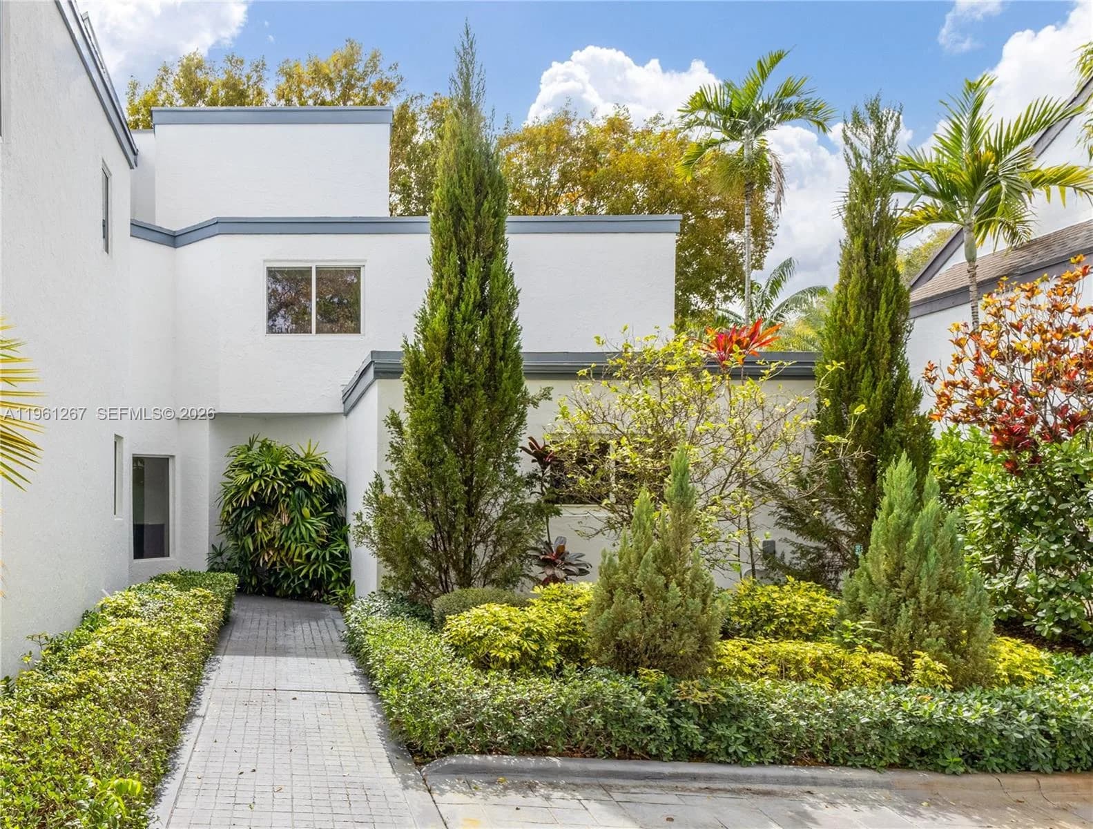 20205 W Oak Haven Cir, Miami FL 33179