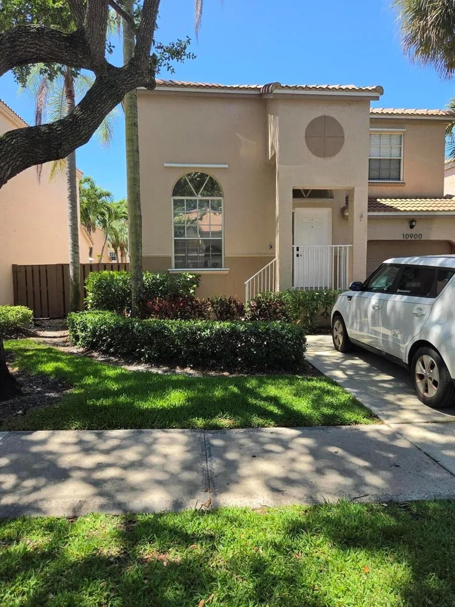10900 NW 12th Drive, Plantation FL 33322