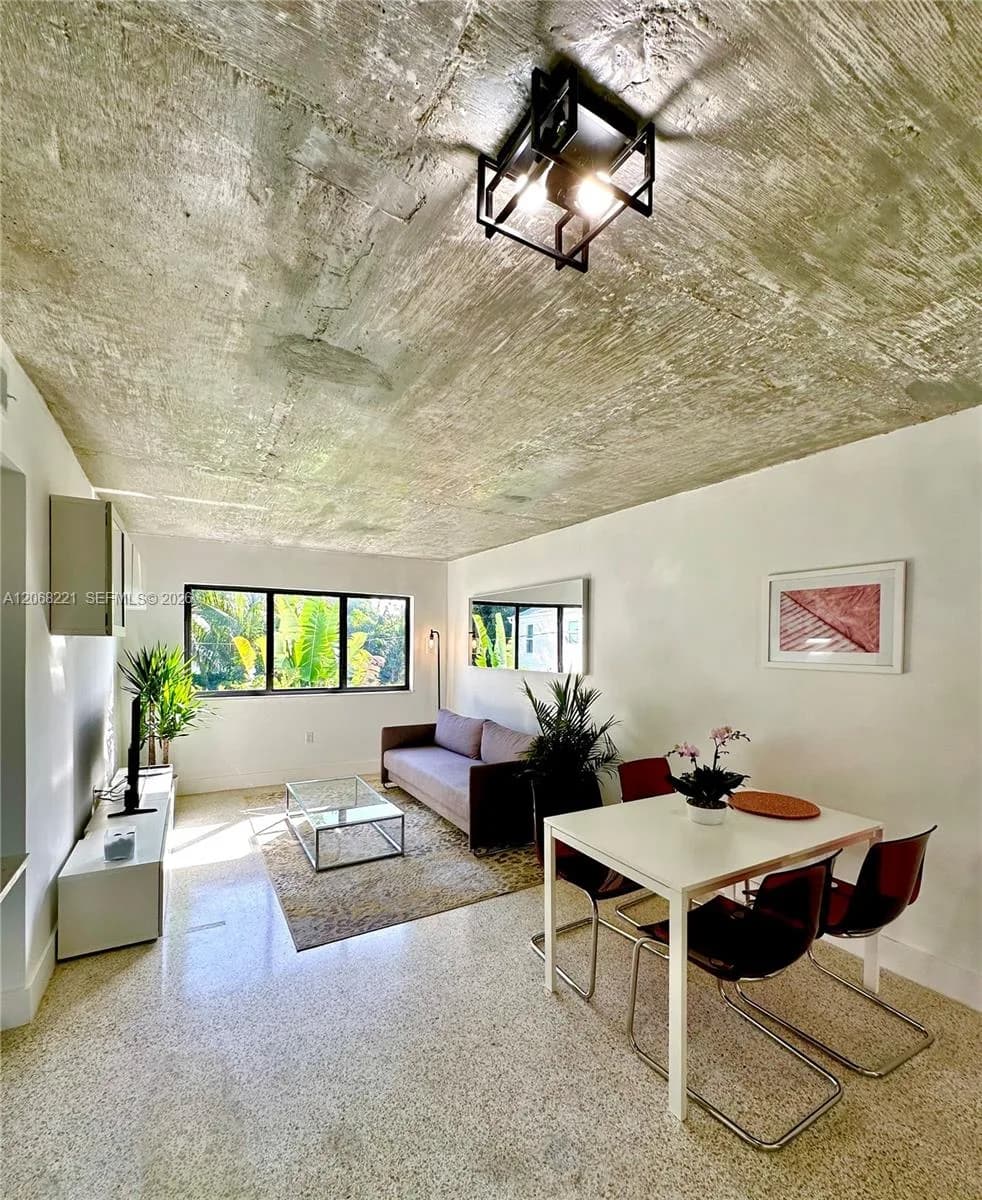 190 NW 69th St # 6, Miami, FL 33150