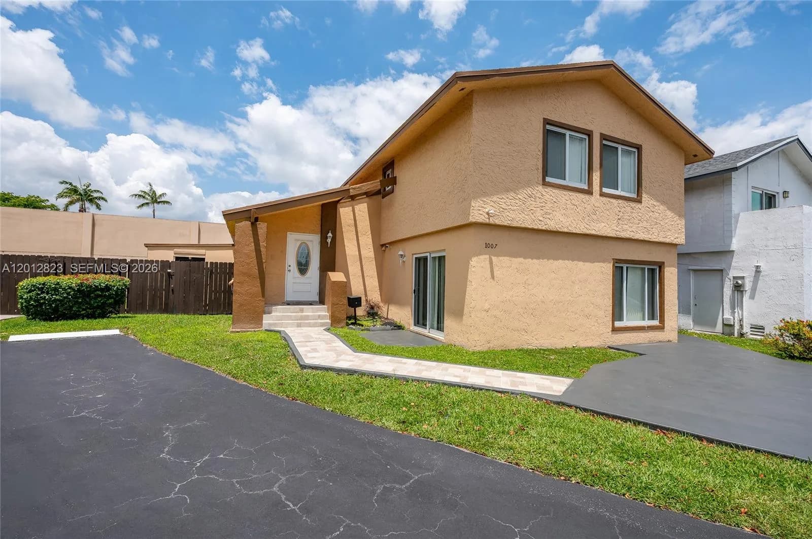 1007 NW 106th Ave Cir, Miami, FL 33172