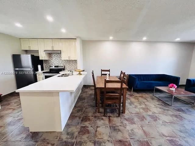 7740 Camino Real # G404, Miami, FL 33143