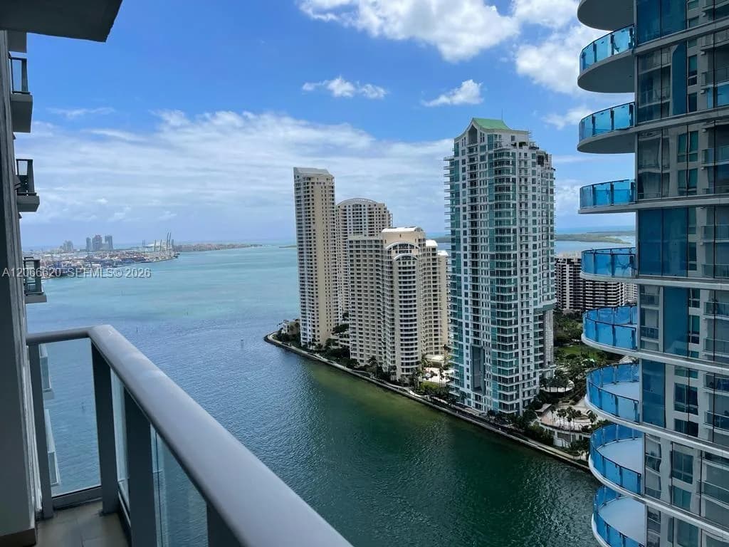 300 S Biscayne Blvd # T-2804, Miami, FL 33131