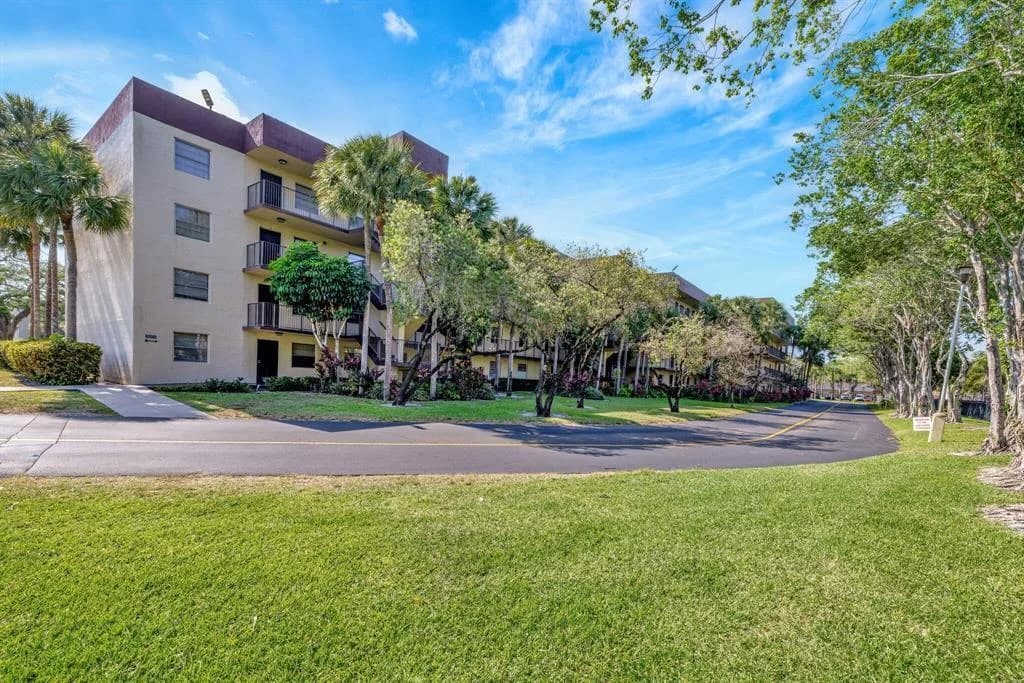 3301 NW 47th Terrace # Unit 403, Lauderdale Lakes FL 33319
