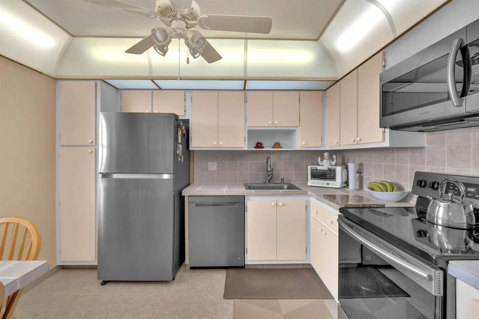 605 Oaks Drive # 907, Pompano Beach FL 33069