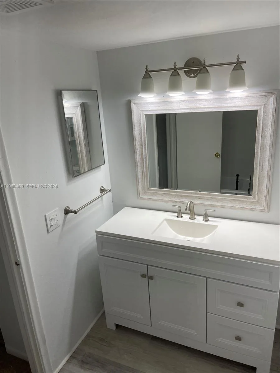 2251 NW 48th Ter # 215, Lauderhill, FL 33313